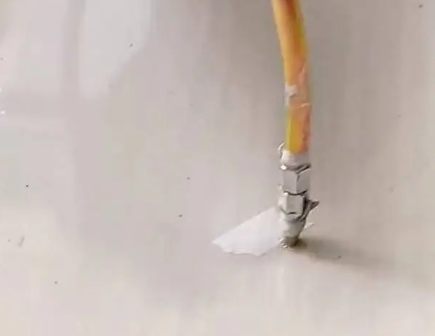 抚顺瓷砖空鼓维修公司专业解答在瓷砖铺贴过程中，如果使用的砂料过粗（如全部使用了粗砂），可能会导致以下问题